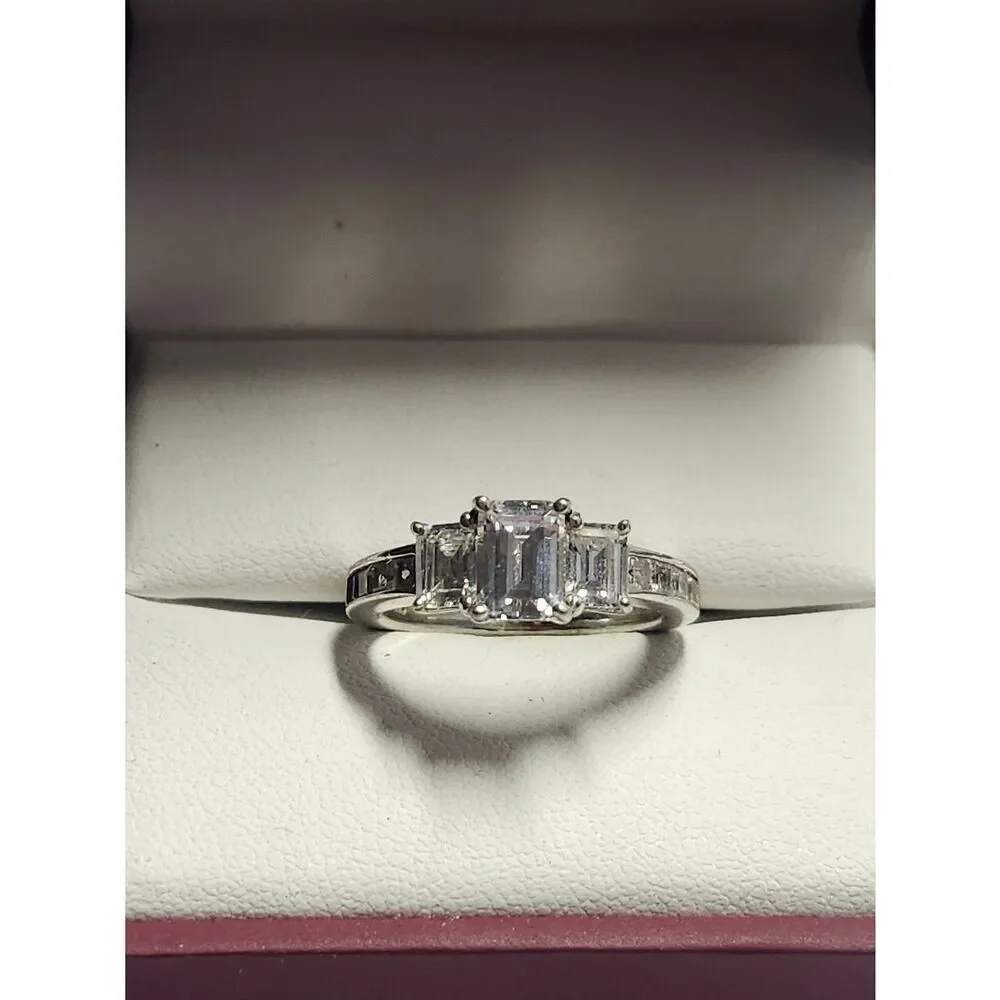 Sterling Silver Elegant Three-Stone Silver Ring Clear Glass Stones 925 Size 7